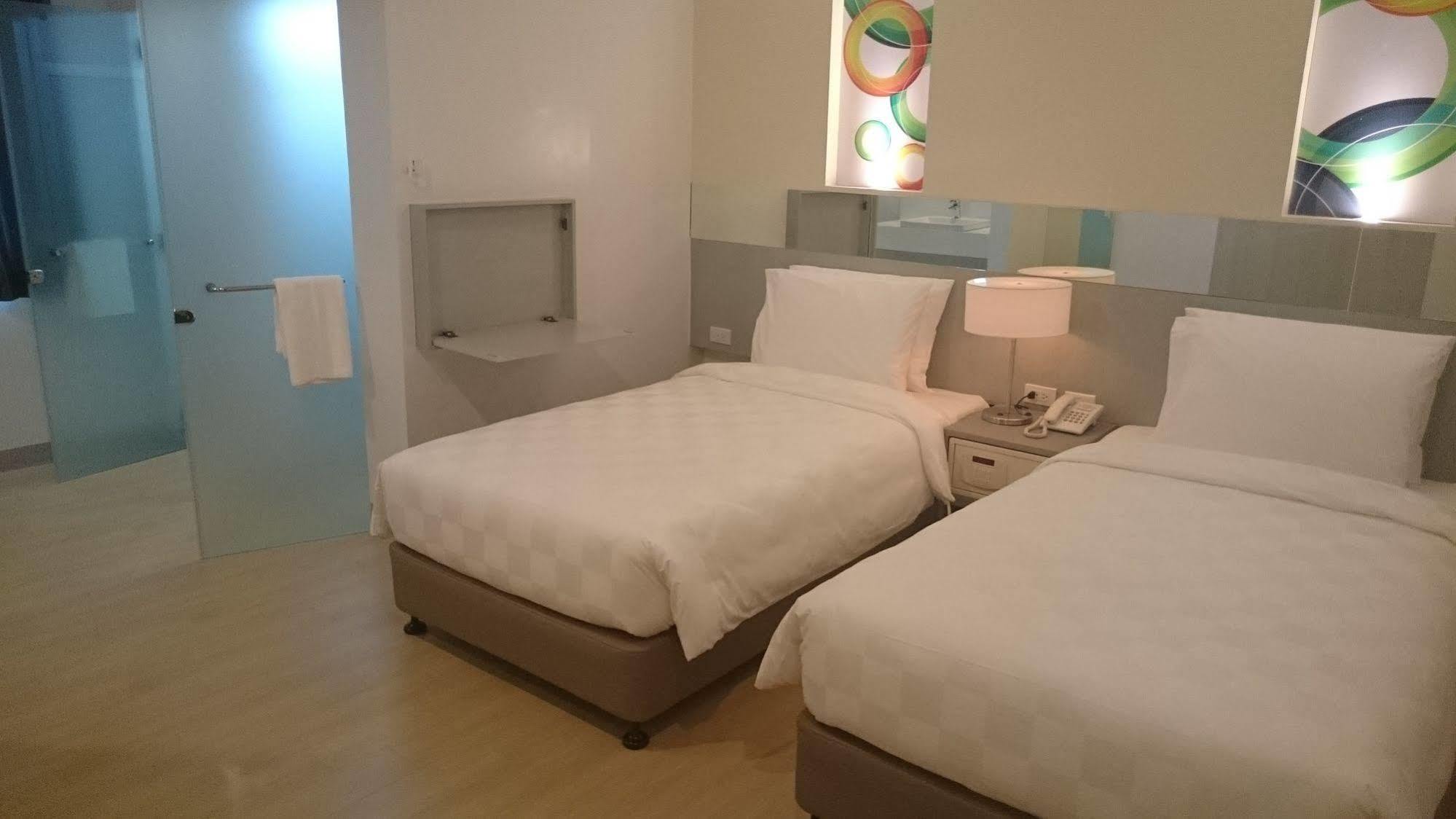 Go Hotels Butuan Butuan City Exteriör bild